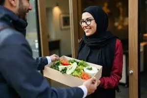 ارسال پکیج غذای رژیمی در تهران: وعده‌های سالم، شخصی‌سازی‌شده و تازه برای رژیم لاغری، دیابت و بیشتر. صرفه‌جویی در زمان و حفظ سلامتی با خدمات معتبر.